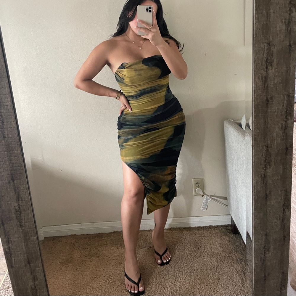 Elegant Strapless Multicolor Dress